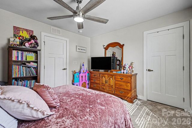 5042 Summer Surprise Lane, Charlotte, NC 28215