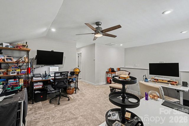 5042 Summer Surprise Lane, Charlotte, NC 28215