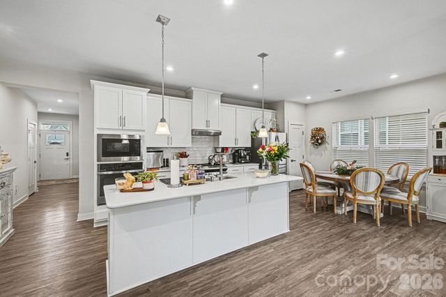 5042 Summer Surprise Lane, Charlotte, NC 28215