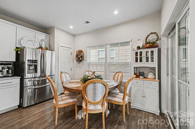 5042 Summer Surprise Lane, Charlotte, NC 28215