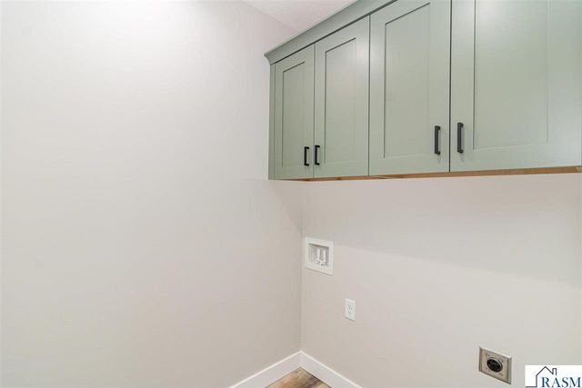 811 Viburnum Street, Belle Plaine, MN 56011