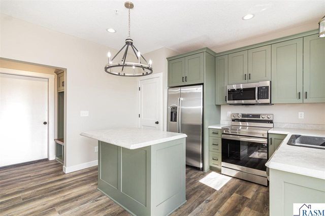 811 Viburnum Street, Belle Plaine, MN 56011