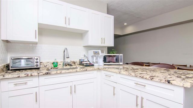 213 W WARREN AVENUE, Tampa, FL 33602