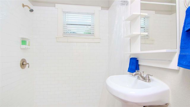 213 W WARREN AVENUE, Tampa, FL 33602