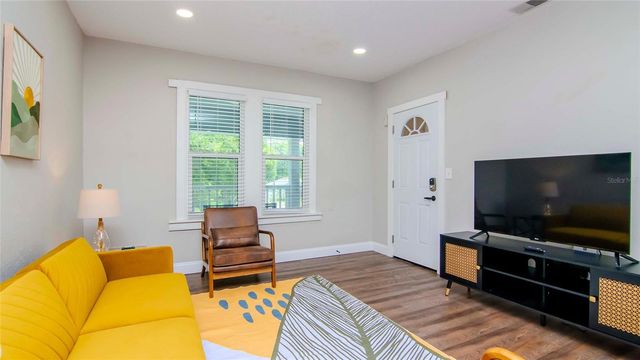 213 W WARREN AVENUE, Tampa, FL 33602