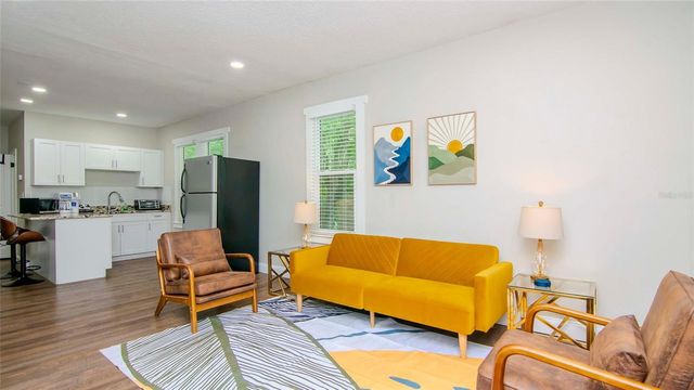 213 W WARREN AVENUE, Tampa, FL 33602