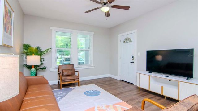 213 W WARREN AVENUE, Tampa, FL 33602