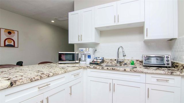 213 W WARREN AVENUE, Tampa, FL 33602