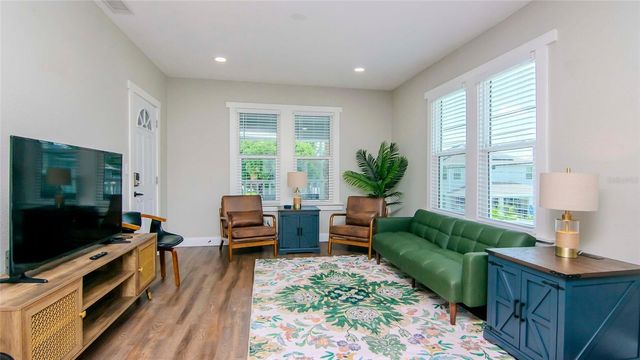 213 W WARREN AVENUE, Tampa, FL 33602