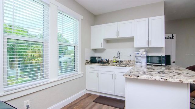 213 W WARREN AVENUE, Tampa, FL 33602