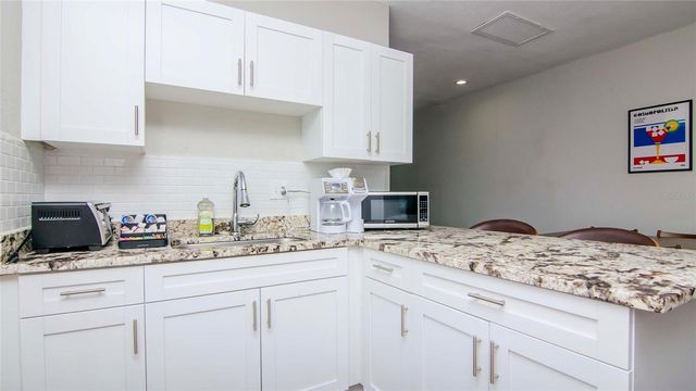 213 W WARREN AVENUE, Tampa, FL 33602