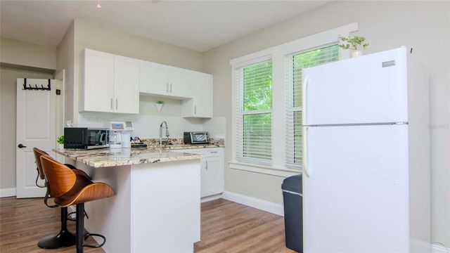 213 W WARREN AVENUE, Tampa, FL 33602