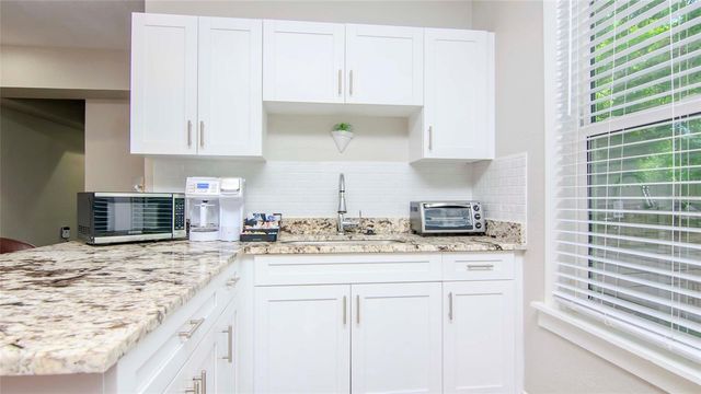 213 W WARREN AVENUE, Tampa, FL 33602