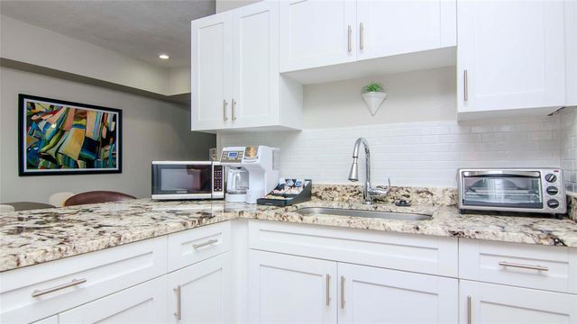 213 W WARREN AVENUE, Tampa, FL 33602