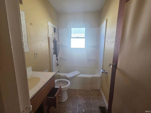 1505 Jackson Avenue, Evansville, IN 47714