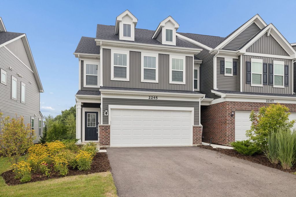 2245 Horseshoe Circle, Naperville, IL 60564