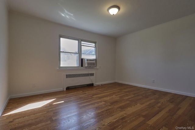 207 Courthouse Road, Franklin Square, NY 11010