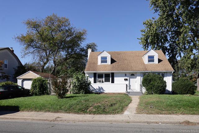 207 Courthouse Road, Franklin Square, NY 11010