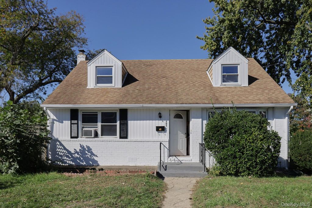 207 Courthouse Road, Franklin Square, NY 11010