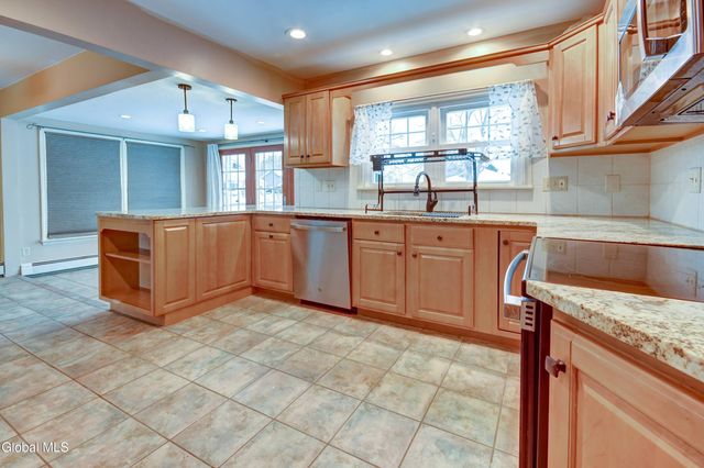 281 N Kingsboro Avenue, Gloversville, NY 12078