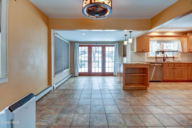 281 N Kingsboro Avenue, Gloversville, NY 12078