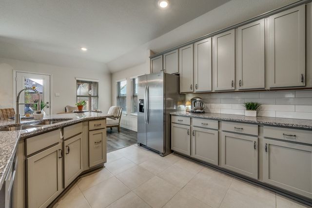 10516 Breezeway Drive, Aubrey, TX 76227