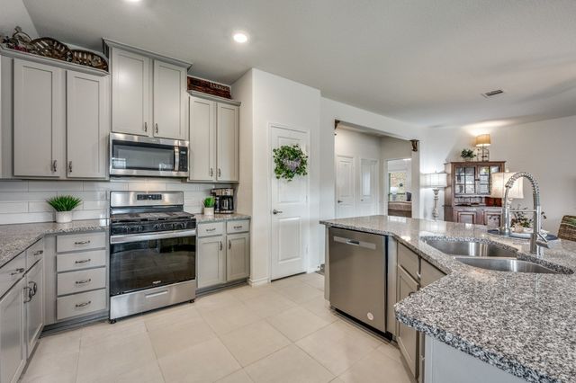 10516 Breezeway Drive, Aubrey, TX 76227