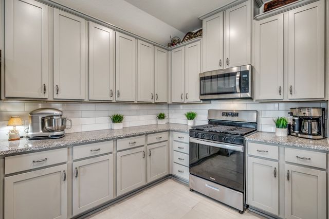 10516 Breezeway Drive, Aubrey, TX 76227