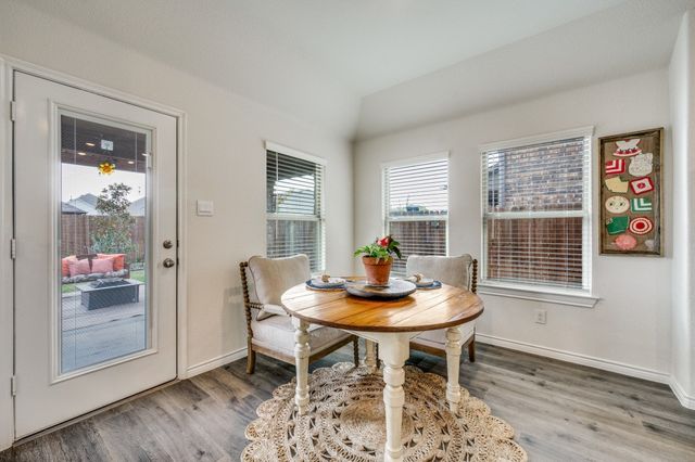 10516 Breezeway Drive, Aubrey, TX 76227