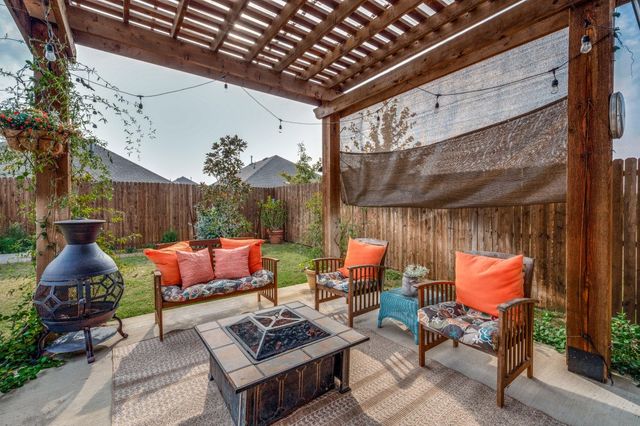 10516 Breezeway Drive, Aubrey, TX 76227