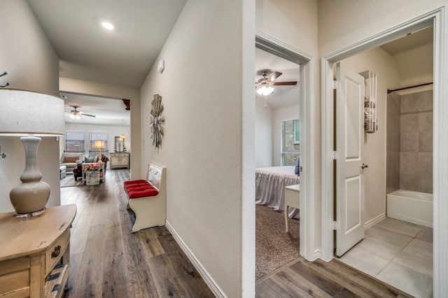 10516 Breezeway Drive, Aubrey, TX 76227