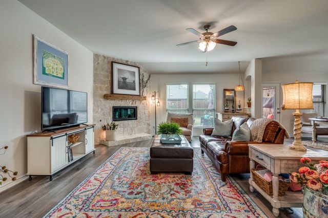 10516 Breezeway Drive, Aubrey, TX 76227