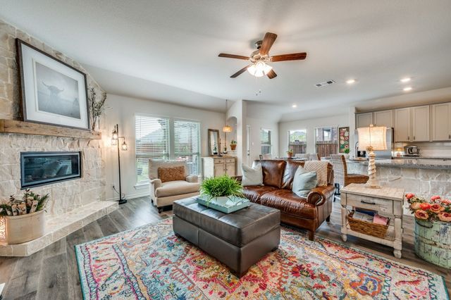 10516 Breezeway Drive, Aubrey, TX 76227