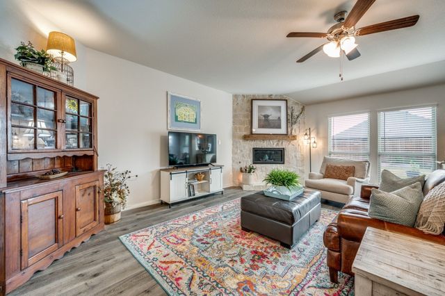 10516 Breezeway Drive, Aubrey, TX 76227