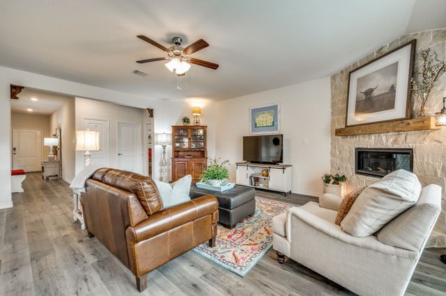 10516 Breezeway Drive, Aubrey, TX 76227