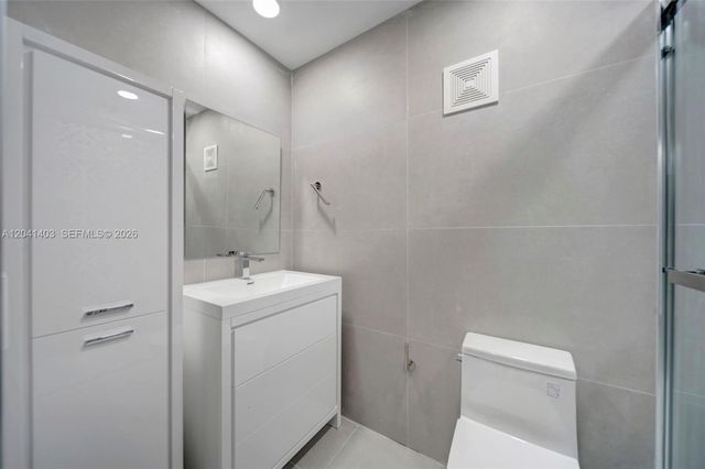 1083 W 38th Street 238, Hialeah, FL 33012