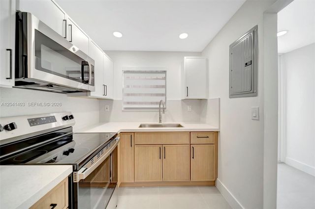 1083 W 38th Street 238, Hialeah, FL 33012