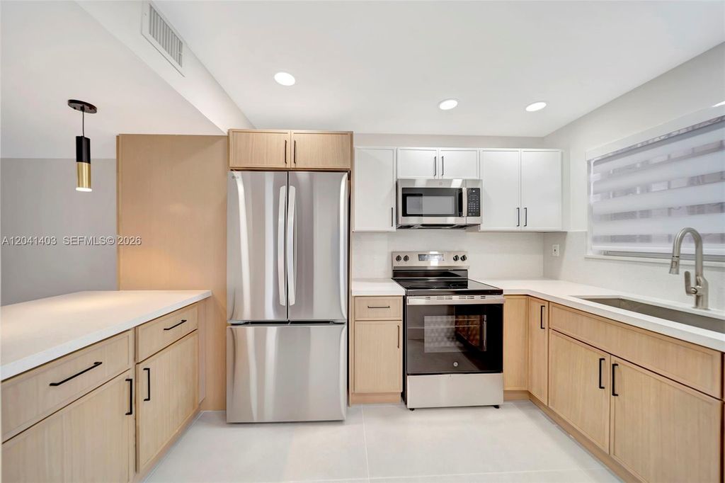 1083 W 38th Street 238, Hialeah, FL 33012