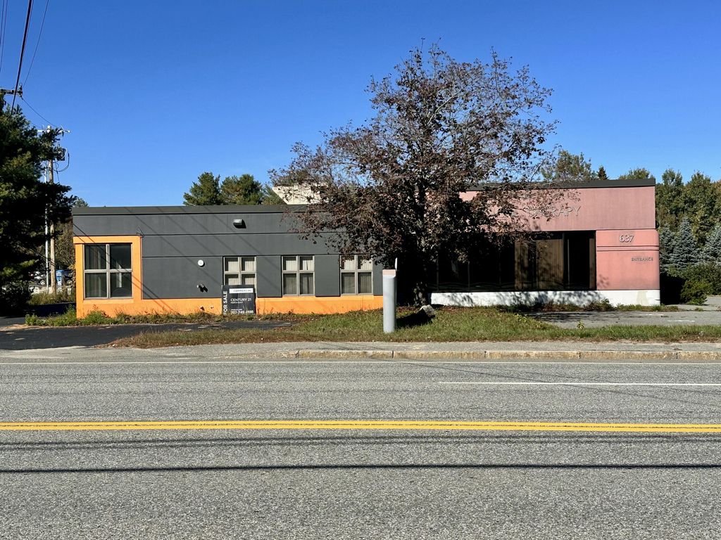 637 Minot Avenue, Auburn, ME 04210 — exterior