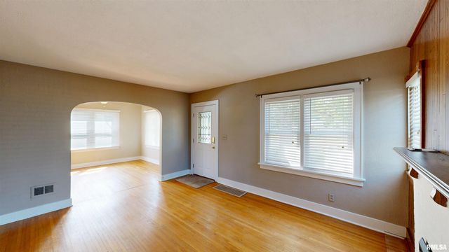 549 ROOSEVELT Street, Creve Coeur, IL 61610