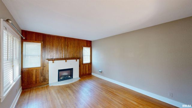 549 ROOSEVELT Street, Creve Coeur, IL 61610