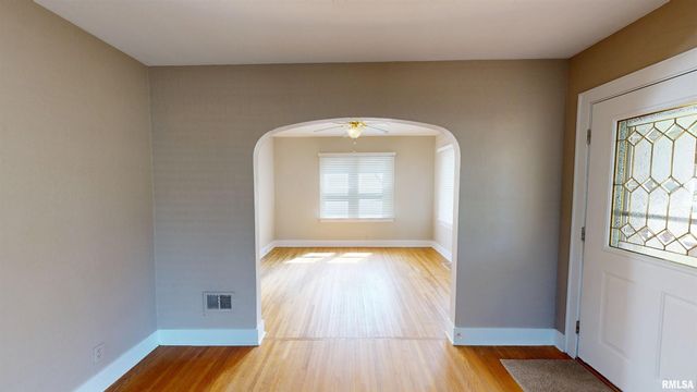 549 ROOSEVELT Street, Creve Coeur, IL 61610