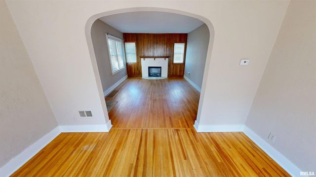 549 ROOSEVELT Street, Creve Coeur, IL 61610