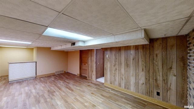 549 ROOSEVELT Street, Creve Coeur, IL 61610