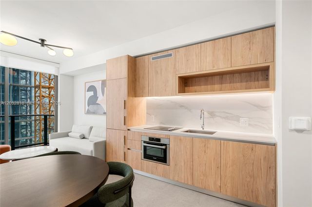 11 NE 6th Street 2204, Miami, FL 33132