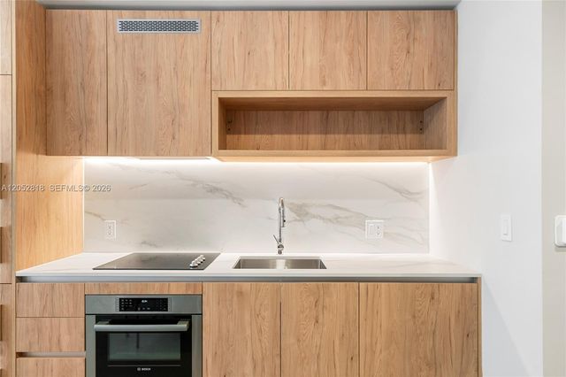 11 NE 6th Street 2204, Miami, FL 33132