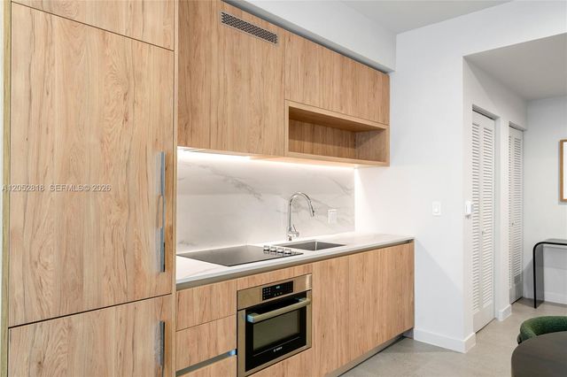 11 NE 6th Street 2204, Miami, FL 33132