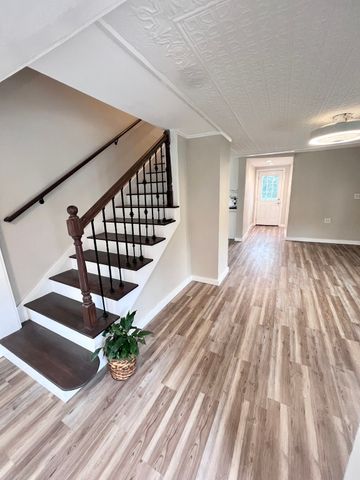 23 Stowe Ct, Hudson, MA 01749