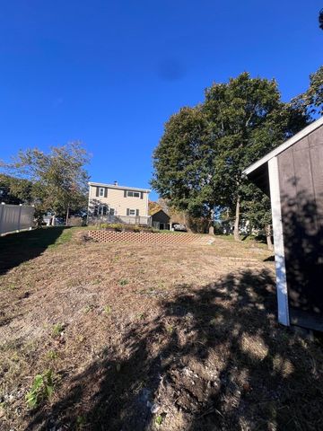 23 Stowe Ct, Hudson, MA 01749