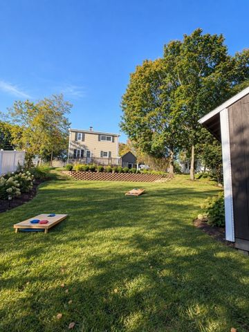 23 Stowe Ct, Hudson, MA 01749